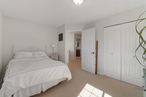 2939 Cliffrose Crescent, Coquitlam, BC - Indoor Photo Showing Bedroom