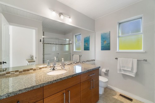 2939 Cliffrose Crescent, Coquitlam, BC - Indoor Photo Showing Bathroom