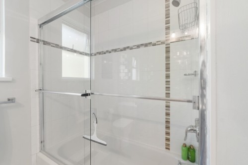 2939 Cliffrose Crescent, Coquitlam, BC - Indoor Photo Showing Bathroom
