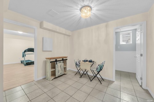 2939 Cliffrose Crescent, Coquitlam, BC - Indoor Photo Showing Other Room