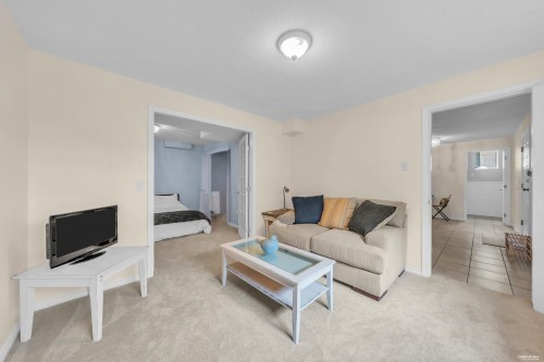 2939 Cliffrose Crescent, Coquitlam, BC - Indoor Photo Showing Living Room