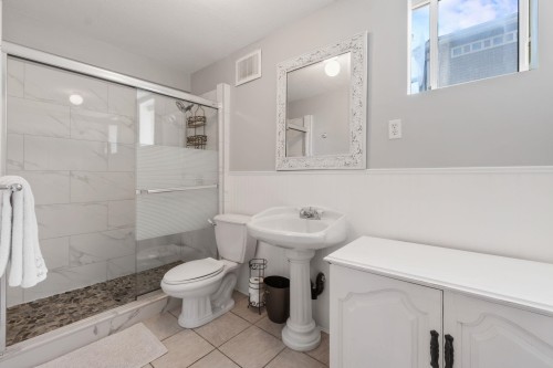 2939 Cliffrose Crescent, Coquitlam, BC - Indoor Photo Showing Bathroom