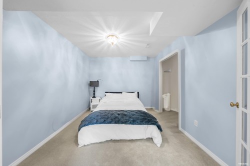 2939 Cliffrose Crescent, Coquitlam, BC - Indoor Photo Showing Bedroom