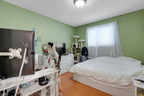 1457 18Th Avenue E, Vancouver, BC - Indoor Photo Showing Bedroom