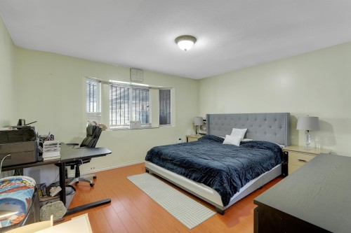 1457 18Th Avenue E, Vancouver, BC - Indoor Photo Showing Bedroom