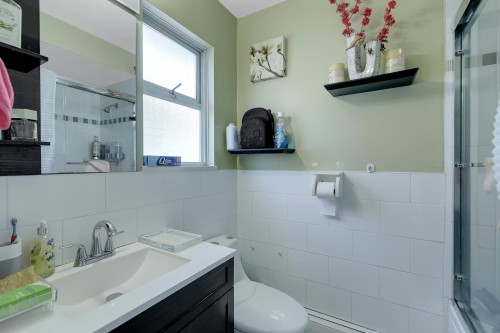 1457 18Th Avenue E, Vancouver, BC - Indoor Photo Showing Bathroom