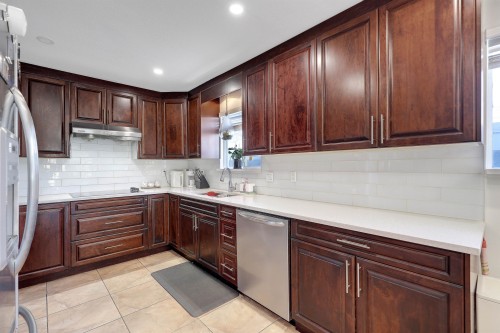 1457 18Th Avenue E, Vancouver, BC - Indoor Photo Showing Kitchen