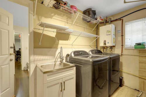 1457 18Th Avenue E, Vancouver, BC - Indoor Photo Showing Laundry Room