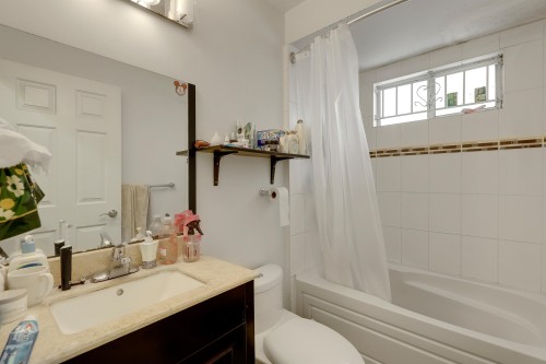 1457 18Th Avenue E, Vancouver, BC - Indoor Photo Showing Bathroom