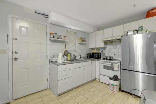 1457 18Th Avenue E, Vancouver, BC - Indoor Photo Showing Kitchen