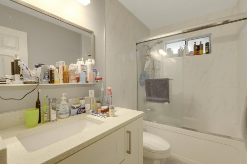 1457 18Th Avenue E, Vancouver, BC - Indoor Photo Showing Bathroom