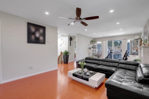 1457 18Th Avenue E, Vancouver, BC - Indoor Photo Showing Living Room