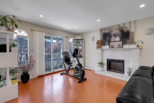1457 18Th Avenue E, Vancouver, BC - Indoor With Fireplace