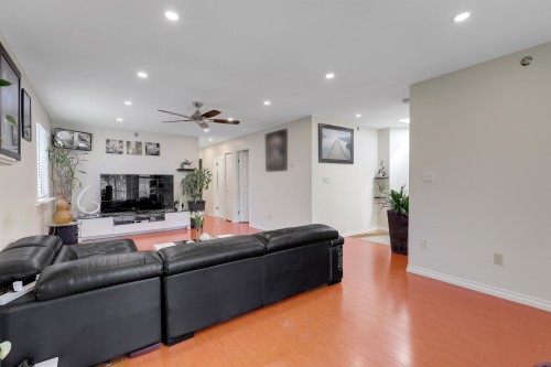 1457 18Th Avenue E, Vancouver, BC - Indoor Photo Showing Living Room