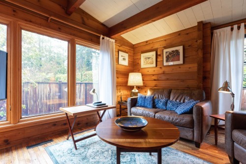 5817 Eagle Island, West Vancouver, BC - Indoor Photo Showing Living Room
