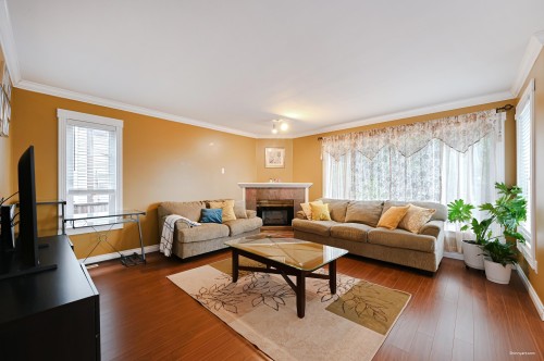 2995 Pinetree Close, Coquitlam, BC - Indoor Photo Showing Living Room With Fireplace