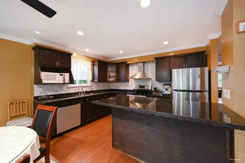 2995 Pinetree Close, Coquitlam, BC - Indoor Photo Showing Kitchen With Double Sink
