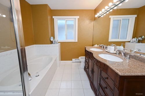 2995 Pinetree Close, Coquitlam, BC - Indoor Photo Showing Bathroom