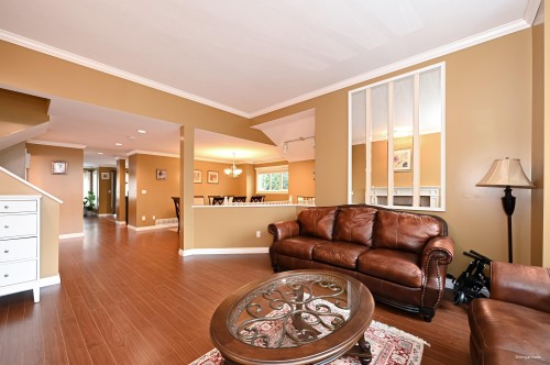 2995 Pinetree Close, Coquitlam, BC - Indoor Photo Showing Living Room