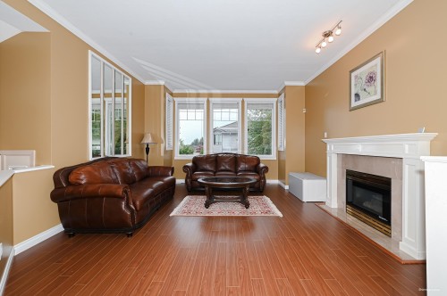 2995 Pinetree Close, Coquitlam, BC - Indoor Photo Showing Living Room With Fireplace