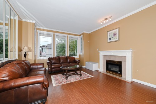 2995 Pinetree Close, Coquitlam, BC - Indoor Photo Showing Living Room With Fireplace