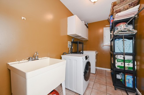2995 Pinetree Close, Coquitlam, BC - Indoor Photo Showing Laundry Room
