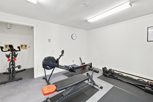 401-1099 Broadway E, Vancouver, BC - Indoor Photo Showing Gym Room