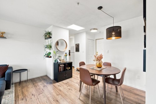 401-1099 Broadway E, Vancouver, BC - Indoor Photo Showing Dining Room