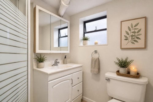 2576 Parker Street, Vancouver, BC - Indoor Photo Showing Bathroom
