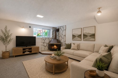 2576 Parker Street, Vancouver, BC - Indoor Photo Showing Living Room