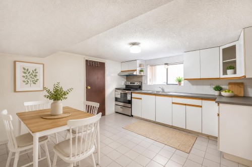 2576 Parker Street, Vancouver, BC - Indoor Photo Showing Other Room