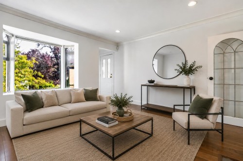 2576 Parker Street, Vancouver, BC - Indoor Photo Showing Living Room