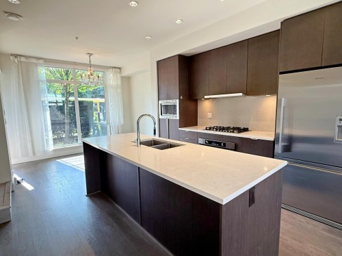 6180 Oak Street, Vancouver, BC - Indoor Photo Showing Kitchen With Double Sink With Upgraded Kitchen