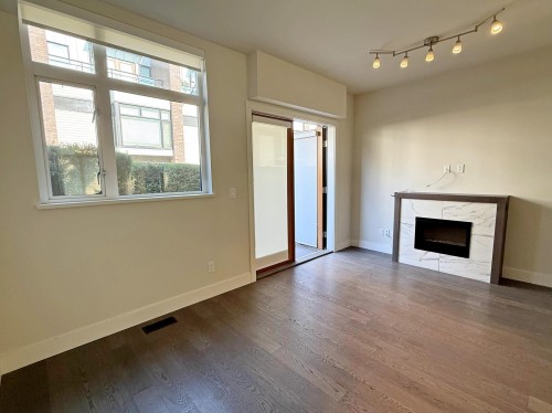 6180 Oak Street, Vancouver, BC - Indoor With Fireplace