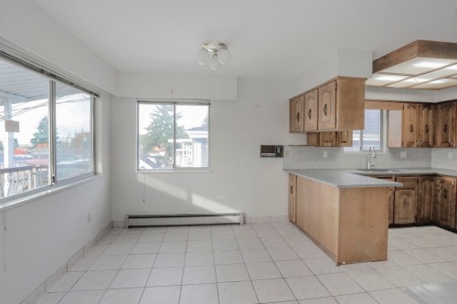 448 59Th Avenue E, Vancouver, BC - Indoor Photo Showing Kitchen