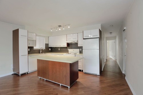 448 59Th Avenue E, Vancouver, BC - Indoor Photo Showing Kitchen