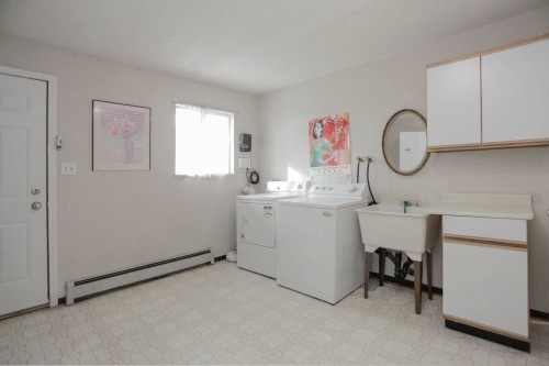 448 59Th Avenue E, Vancouver, BC - Indoor Photo Showing Laundry Room