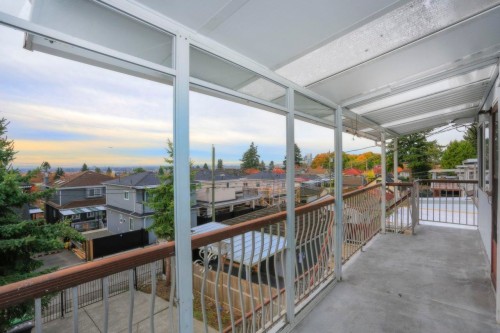 448 59Th Avenue E, Vancouver, BC - Outdoor With Exterior