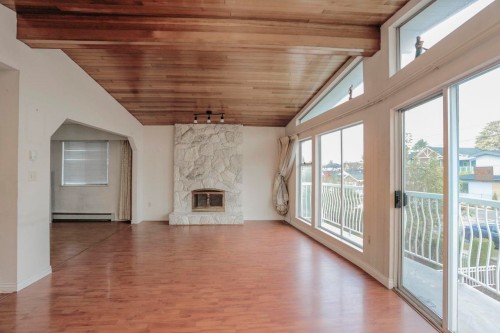 448 59Th Avenue E, Vancouver, BC - Indoor With Fireplace