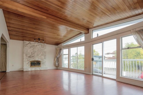 448 59Th Avenue E, Vancouver, BC - Indoor Photo Showing Living Room With Fireplace