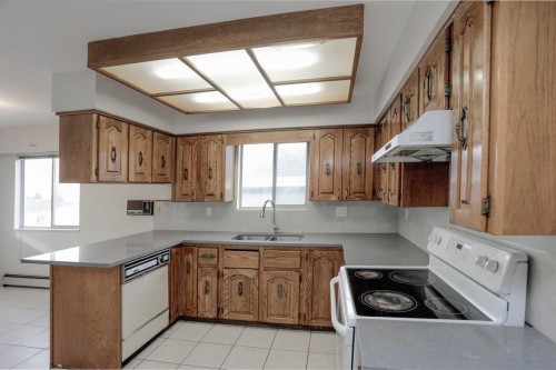 448 59Th Avenue E, Vancouver, BC - Indoor Photo Showing Kitchen With Double Sink