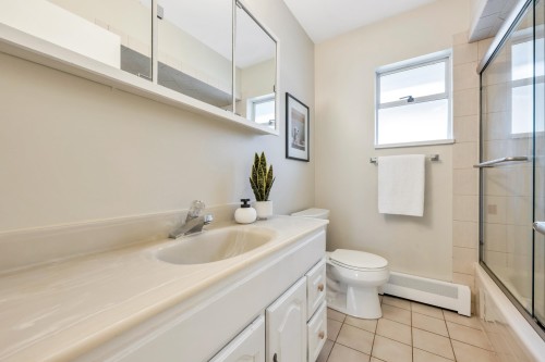 2143 Upland Drive, Vancouver, BC - Indoor Photo Showing Bathroom