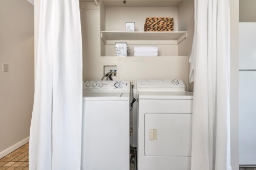 2143 Upland Drive, Vancouver, BC - Indoor Photo Showing Laundry Room