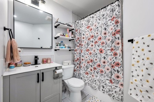 2143 Upland Drive, Vancouver, BC - Indoor Photo Showing Bathroom