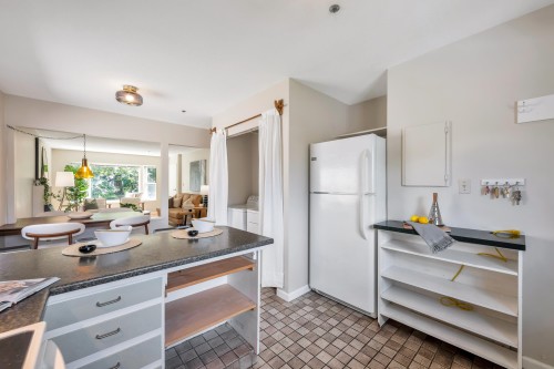 2143 Upland Drive, Vancouver, BC - Indoor Photo Showing Kitchen