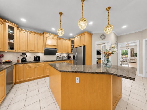 7371 Lindsay Road, Richmond, BC - Indoor Photo Showing Kitchen