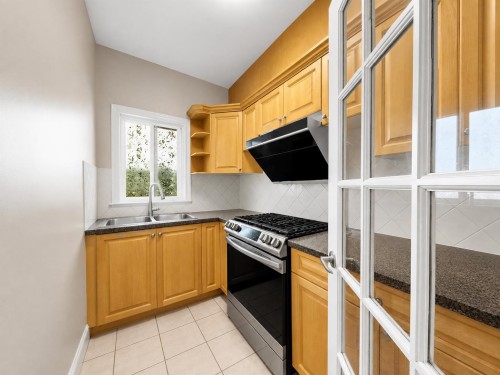 7371 Lindsay Road, Richmond, BC - Indoor Photo Showing Kitchen With Double Sink