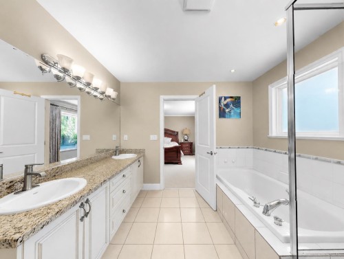 7371 Lindsay Road, Richmond, BC - Indoor Photo Showing Bathroom
