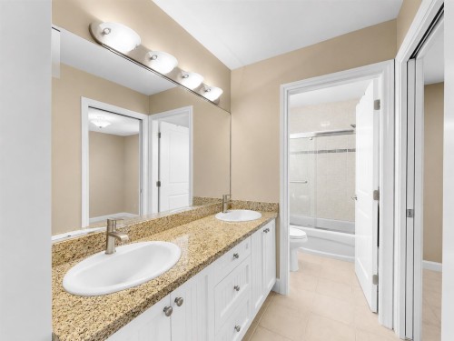 7371 Lindsay Road, Richmond, BC - Indoor Photo Showing Bathroom