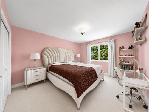 7371 Lindsay Road, Richmond, BC - Indoor Photo Showing Bedroom